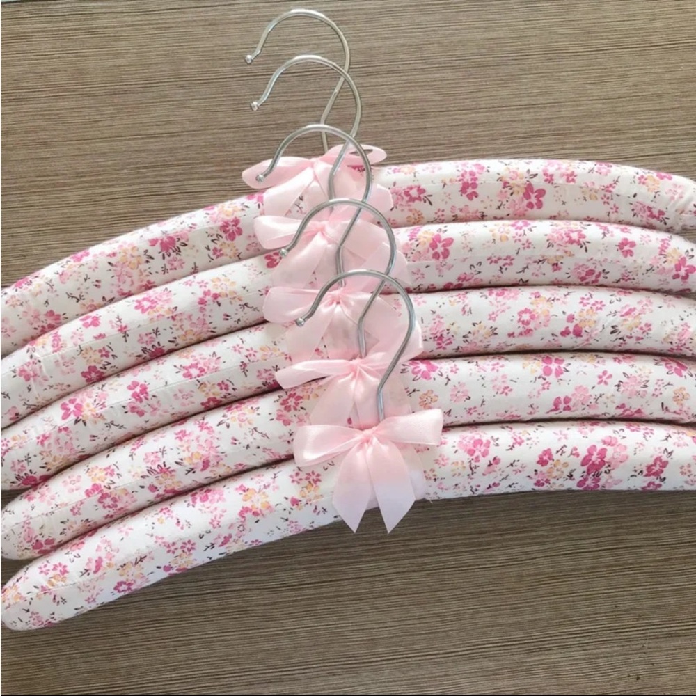 New 5 pc floral pink bow fabric hanger